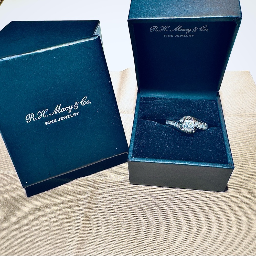 Diamond engagement ring